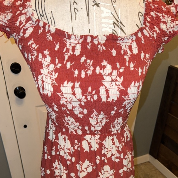 LARK & GREY SMOCKED DRESS SIZE SMALL - Picture 1 of 3